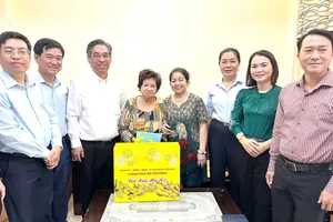 HCMC leaders wish Vietnamese Heroic Mothers, orphans Happy New Year