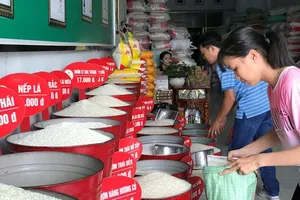 Despite world's lowest export price, Vietnam's domestic rice prices remain high
