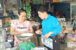 Young people educate digital skills training for all residents