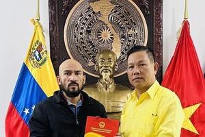 Venezuelan professor bridges culture, bringing Vietnam’s values to his nation