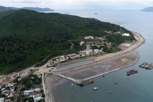 Vietnam strives to build free trade zones and duty-free ports