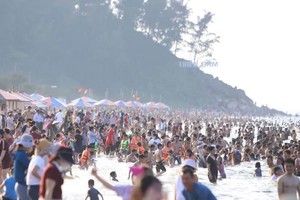 Vietnam sees travel boom during five-day holiday
