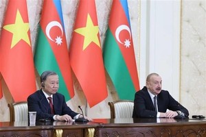 Party chief witnesses signing of Vietnam-Azerbaijan agreements