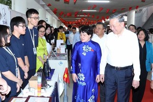 Party chief requests promoting innovation, digital transformation in schools