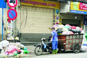 HCMC residents concern over weight of waste and fees 
