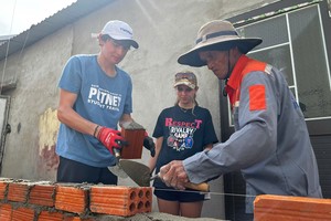American students participate in cross-border volunteering in Vietnam
