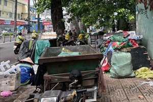 Improperly managed waste collection venues obstructing public pathways