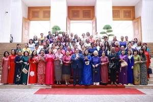 PM meets with Vietnamese, international female diplomats