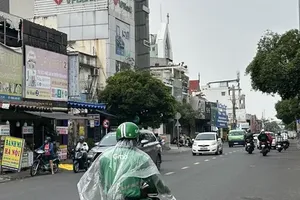 Related agencies seeking solutions to restrict high-emission vehicles in HCMC