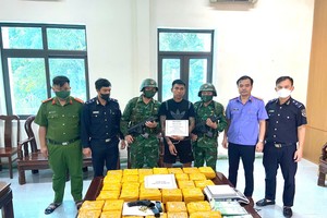 Ha Tinh authorities bust drug trafficking ring, seizing firearm, ammunition