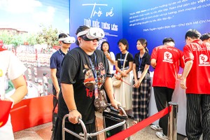 Virtual reality experience transports visitors to National Day