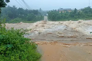 Tropical storm prompts relocation of more than 52,000 people in Quang Tri