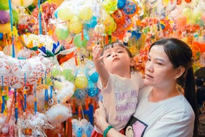Luong Nhu Hoc lantern street shines brightly for Mid-Autumn Festival