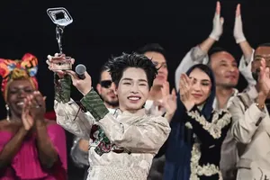 Prime Minister awards Certificate of Merit to singer Duc Phuc