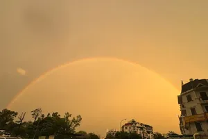 Rare morning rainbow delights Hanoi residents amid widespread rain