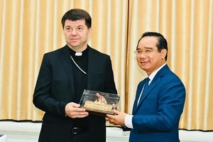 HCMC Chairman welcomes Vatican’s Permanent Representative to Vietnam
