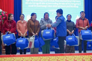 627 Da Nang residents receive emergency assistance after storms