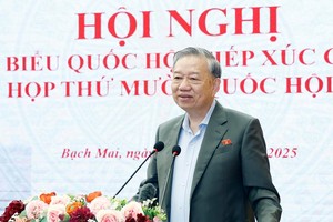 Party chief urges Hanoi officials to think boldly, act for public good