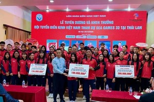 Vietnam athletics team awarded VND1.5 billion for Sea Games 33 success