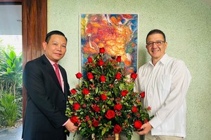 Cuban diplomat praises CPV’s leadership role in Vietnam’s development