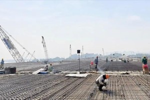 Work continues relentlessly across HCMC’s transport projects during holidays