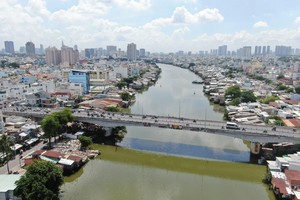 Families along Ho Chi Minh City’s canals begin new lives in modern homes