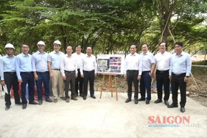 HCMC leaders inspect vacant lots, turning them into parks for Tet 2026