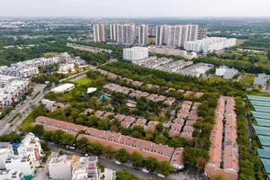 HCMC moves forward with land title certificates for four housing projects