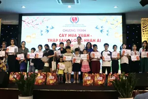 Annual gala delivers VND2.1 billion in Tet relief to most vulnerable residents