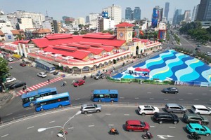 HCMC bursts into bloom as Lunar New Year festivities light up streets
