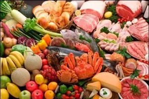 Deputy PM orders urgent guidance on food safety decree implementation