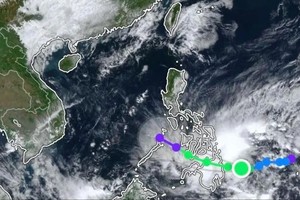 Typhoon Penha strengthens near the Philippines, forecast to enter East Sea