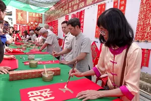 Charity calligraphy program supports needy Chinese community in HCMC
