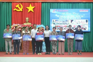 SGGP Newspaper, GrowMax Group deliver Tet aid to flood victims in Dak Lak