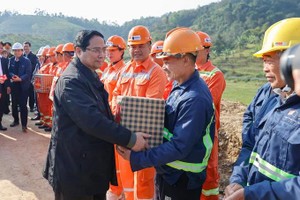 Prime Minister urges speed on key expressway projects 