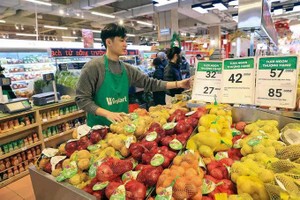 Supermarkets nationwide reopen today, supply remains stable