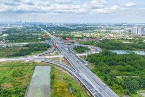 Construction accelerates on expressways linking HCMC to Long Thanh Airport