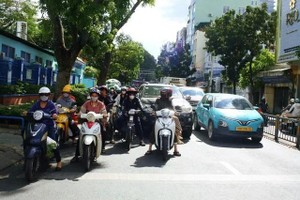 Widespread heat grips Vietnam as north braces for storms