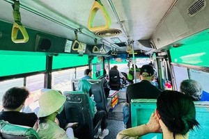 Commuters face struggles with noise, heat, delays on HCMC’s aging bus network