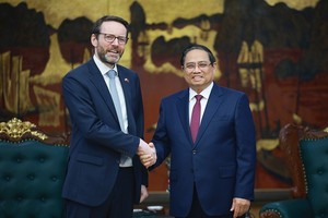 PM Pham Minh Chinh hosts UK Ambassador