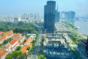 HCMC tightens land management, conditionally extends multiple projects