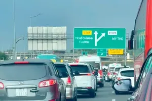 Holiday return surge triggers severe congestion on key routes into HCMC
