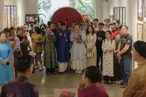 Nam Su Hoa Kieng exhibition revives southern glass painting heritage
