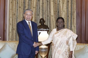 Vietnam’s top leader meets with Indian President