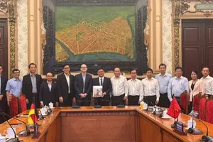 HCMC Vice Chairman receives Siemens Healthcare, discusses medical cooperation
