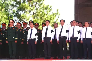 PM attends memorial service for Vietnamese volunteer soldiers who died in Laos