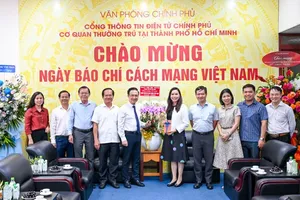 HCMC leaders visit central press agencies on Vietnam Revolutionary Press Day