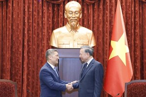 Top leader welcomes Acting US Secretary of the Navy