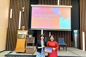 HCMC delegation visits Vietnamese Embassy in Singapore