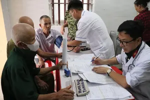 Vietnam, Laos military medics provide free healthcare in border crossings